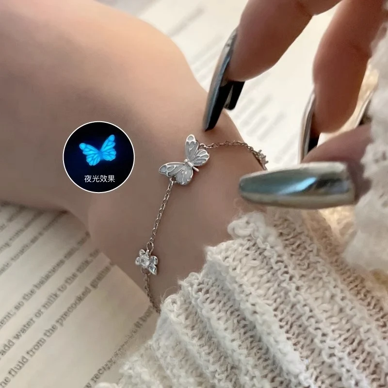 ম্যাজিকাল লুমিনাস ডাবল-লেয়ার বাটারফ্লাই ব্রেসলেট - গ্লো ইন দ্য ডার্ক